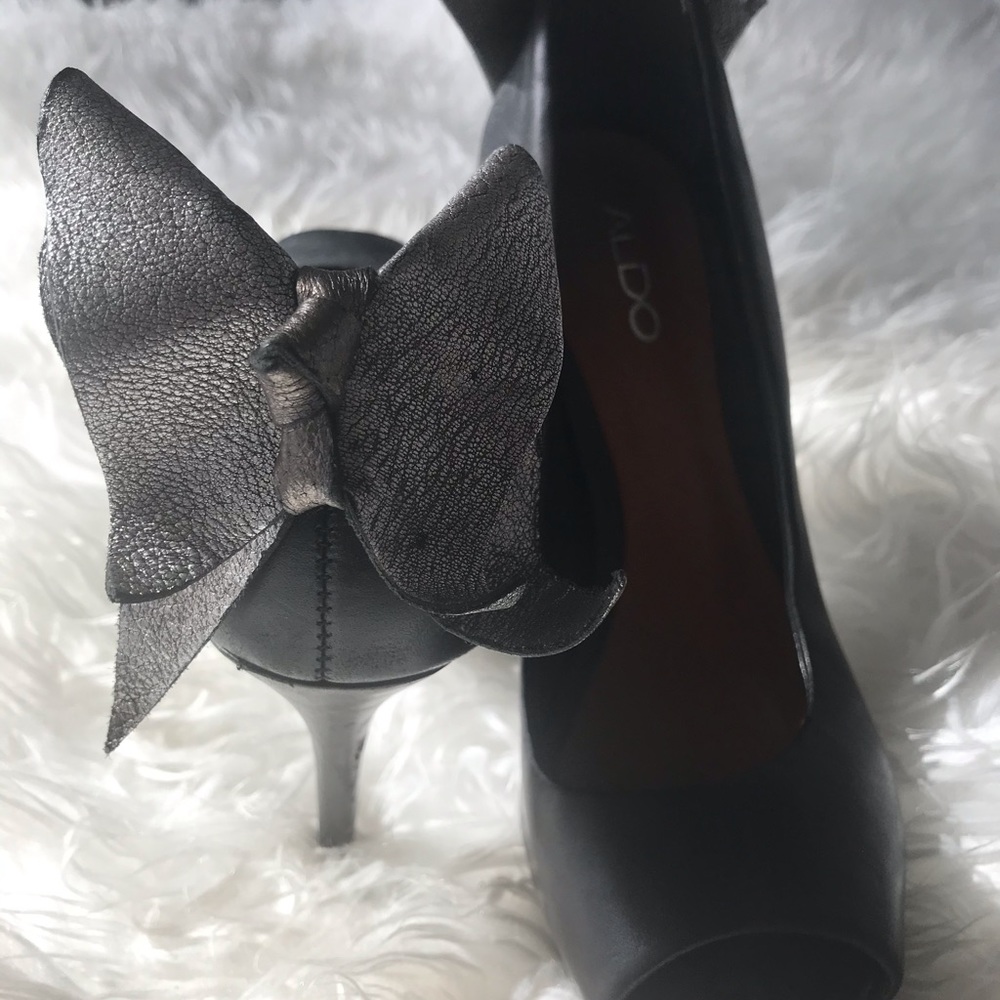 Aldo black heels with silver bow